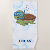 かわいいカラフルウミガメの少年 ビーチタオル (正面)