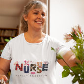 かわいいカラフルナースギフト名前をカスタムするクリスマス Tシャツ