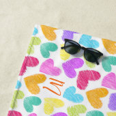 かわいいカラフルハートパステルバレンタインラブモノグラム ビーチタオル (インサイチュ)