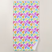 かわいいカラフルハートパステルバレンタインラブモノグラム ビーチタオル (正面)