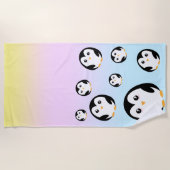 かわいいカラフルパステルペンギングラデーション ビーチタオル (正面)