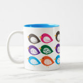 かわいいカラフル予測できなの鳥 ツートーンマグカップ (左)