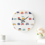かわいいカラフル列車のシームレスなパターン。 ラージ壁時計 (ホーム)