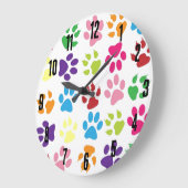 かわいいカラフル前足のパターン ラージ壁時計 (傾斜)