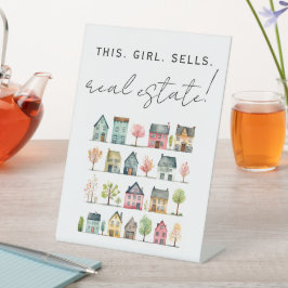 かわいいカラフル家この女の子は不動産を実在売る 台座サイン