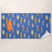 かわいいカラフル魚の柄の子パーソナライズされたども ビーチタオル (正面)