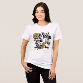かわいいカワウソが本を読む、花柄 トライブレンドTシャツ (正面全面)