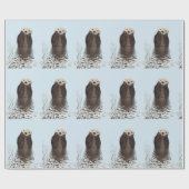 かわいいカワウソが池に立って顔を ラッピングペーパー (フラット)