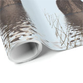 かわいいカワウソが池に立って顔を ラッピングペーパー (ロールコーナー)