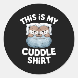 かわいいカワウソのカップルが眠る私のぬくぬくTシャツ ラウンドシール