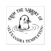 かわいいカワウソの頭の丸い図書館の本の名前 セルフインキングスタンプ (デザイン)