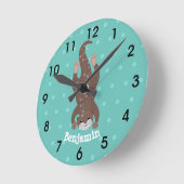 かわいいカワウダイビングティール（緑がかった色）漫画イラストレーション ラウンド壁時計 (傾斜)