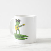 かわいいカートゥーンのギターを弾くカエルイラスト コーヒーマグカップ (正面左)