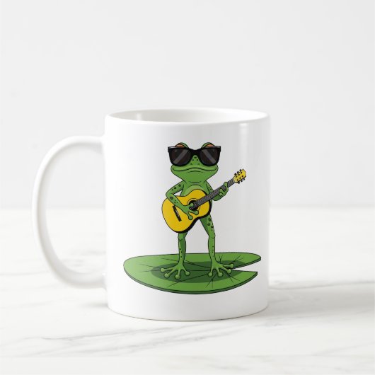 かわいいカートゥーンのギターを弾くカエルイラスト コーヒーマグカップ (左)
