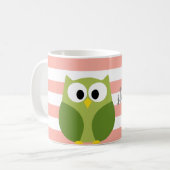 かわいいカートゥーンフクロウ – サンゴと緑の名書 コーヒーマグカップ (正面左)