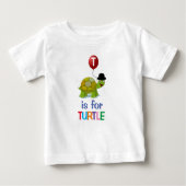 かわいいカートゥーンTはアルファベットの「Turtle」 ベビーTシャツ (正面)
