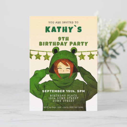 かわいいガールウィンググリーンカエルフード付スケッチ誕生日 招待状 (スタンド正面)
