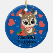 かわいいガールトナカイベビーの初めてのクリスマス セラミックオーナメント (裏面)