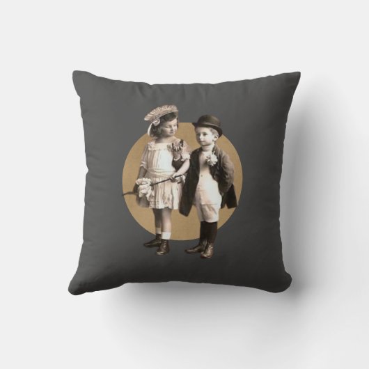 かわいいキッズヴィンテージフォト切り出し クッション (裏面)