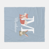 かわいいキツネとウサギの森の動物モノグラム ブルー フリースブランケット (正面(横))