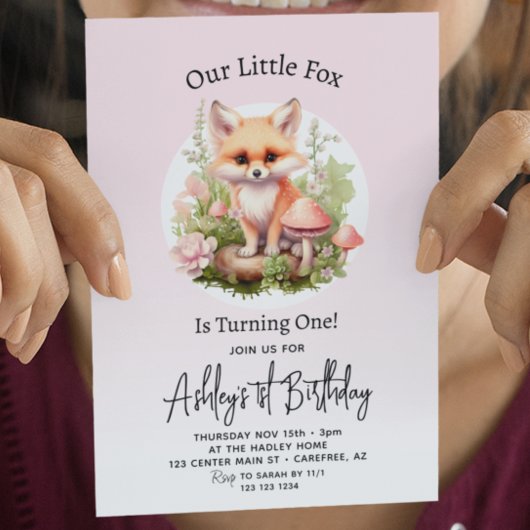 かわいいキツネの手書きフォントの女の子1歳の誕生日 招待状