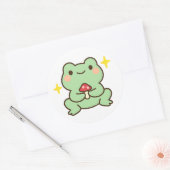 かわいいキノコを持つカエルステッカー ラウンドシール (封筒)