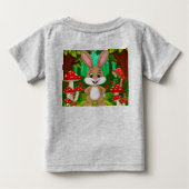 かわいいキャラクターのウサギが豊かな森に佇む ベビーTシャツ (裏面)
