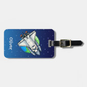 かわいいキャラクターの宇宙船が地球の上空に ラゲッジタグ (正面横)