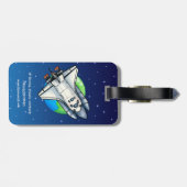 かわいいキャラクターの宇宙船が地球の上空に ラゲッジタグ (裏面横)