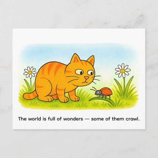 かわいいキャラクターの猫が牧草地でてんとう虫を見ている ポストカード (正面)