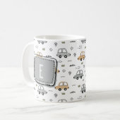 かわいいキャラクターの車のイニシャル入りモノグラム コーヒーマグカップ (正面左)