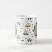かわいいキャラクターの車のイニシャル入りモノグラム コーヒーマグカップ (中央)