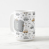 かわいいキャラクターの車のイニシャル入りモノグラム コーヒーマグカップ (正面左)
