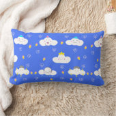 かわいいキャラクターの雲と表情 ランバークッション (ブランケット)