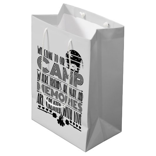 かわいいキャンピングパーティーウェルカム  ミディアムペーパーバッグ (正面アングル)