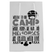 かわいいキャンピングパーティーウェルカム  ミディアムペーパーバッグ (裏面)