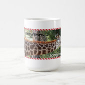 かわいいキリンのマグ、どこかの5pm、長い首の時間! コーヒーマグカップ (中央)