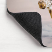 かわいいキリンの頭が雲に隠れている マウスパッド (コーナー)