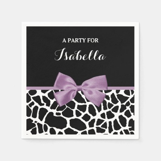 かわいいキリンプリントラベンダーパープルボウ名付き スタンダードカクテルナプキン (正面)