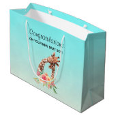 かわいいキリン水彩母さん&ベビーおめでとう ラージペーパーバッグ (裏面アングル)