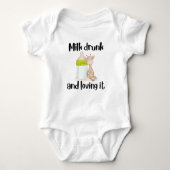 かわいいキリン飲ミルク ベビーボディスーツ (正面)