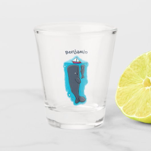 かわいいクジラとセーリングボート漫画イラストレーション ショットグラス (正面)