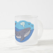 かわいいクジラと子牛のお洒落漫画 フロストグラスマグカップ (正面右)