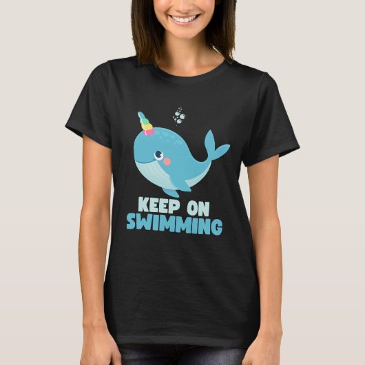 かわいいクジラの泳ぐを続けて Tシャツ (正面)