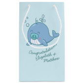 かわいいクジラの赤ちゃんシャワーかわいいボーイブルー スモールペーパーバッグ (裏面)