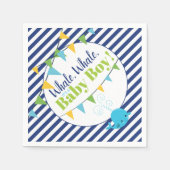 かわいいクジラの赤ちゃんシャワーの航海の男の子ストライプ スタンダードカクテルナプキン (正面)
