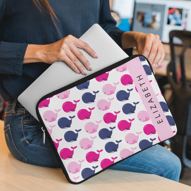 かわいいクジラ、クジラの模様、あなたの名前 ラップトップスリーブ (クリエイターアップロード済み)