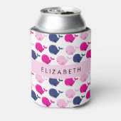 かわいいクジラ、クジラの模様、あなたの名前 缶クーラー (缶裏面)