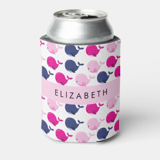 かわいいクジラ、クジラの模様、あなたの名前 缶クーラー (缶裏面)
