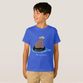 かわいいクマかわいい魚釣り漫画イラストレーション Tシャツ (正面フル)